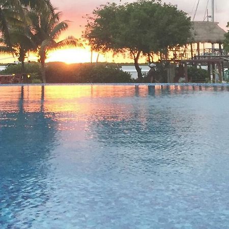 Marina Paraiso Isla Mujeres Hotel エクステリア 写真