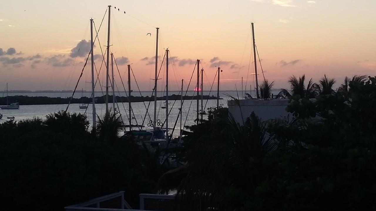 Marina Paraiso Isla Mujeres Hotel エクステリア 写真