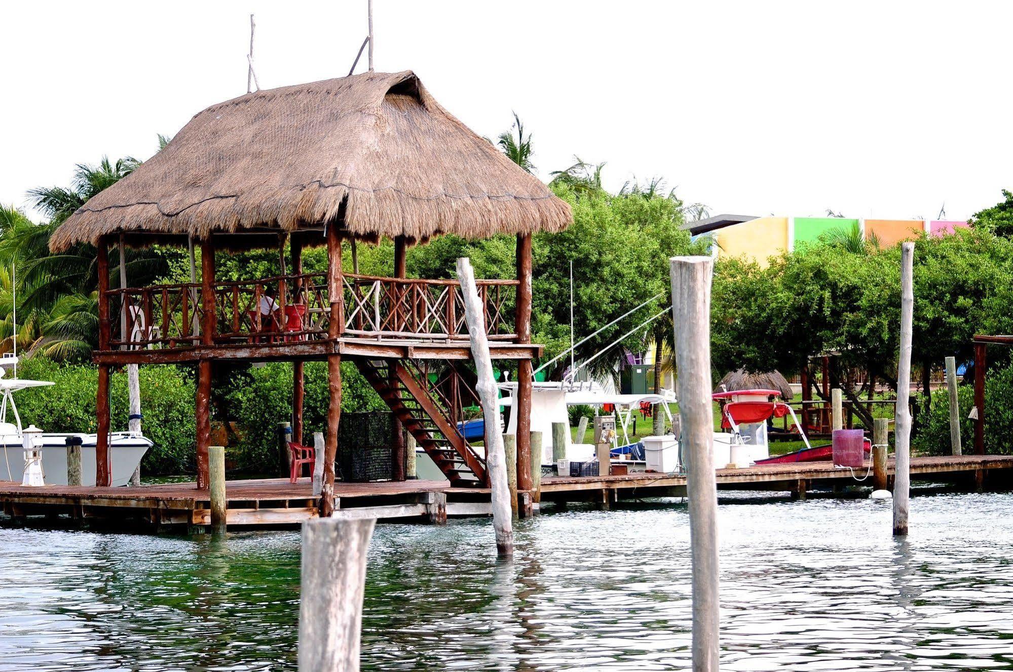 Marina Paraiso Isla Mujeres Hotel エクステリア 写真