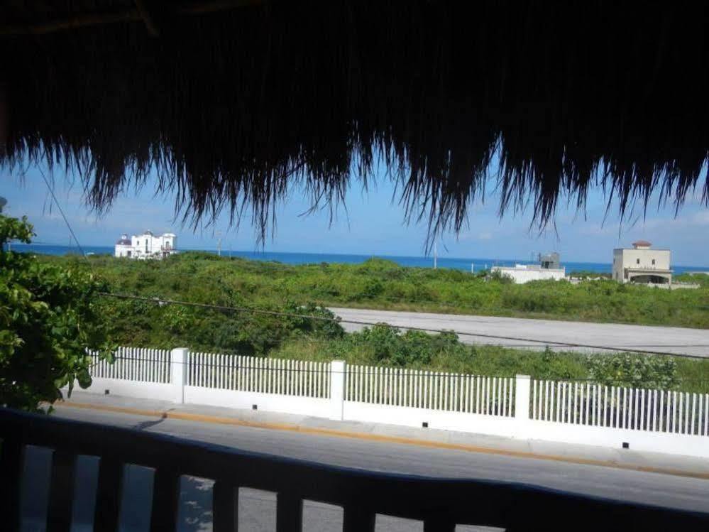 Marina Paraiso Isla Mujeres Hotel エクステリア 写真