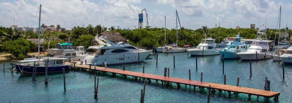 Marina Paraiso Isla Mujeres Hotel エクステリア 写真