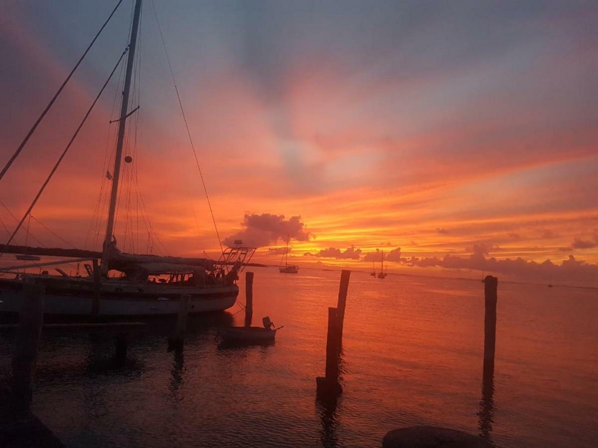 Marina Paraiso Isla Mujeres Hotel エクステリア 写真